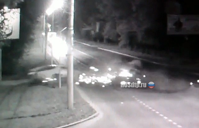 Камера запечатлела момент ДТП на перекрестке в Новочеркасске