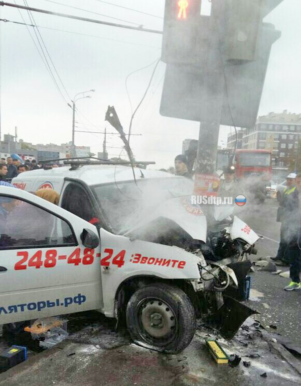 В Казани водитель погиб, врезавшись в столб