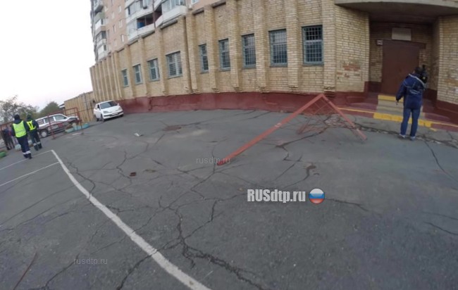 Во Владивостоке в результате ДТП 17-летнего парня проткнуло арматурой