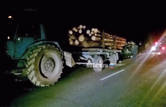 Пожилые супруги погибли в ДТП с трактором в Новосибирской области