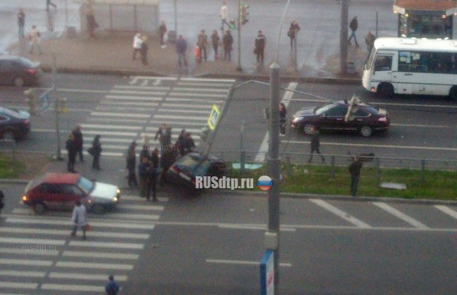 Два человека погибли в ДТП на Ленинском проспекте в Санкт- Петербурге