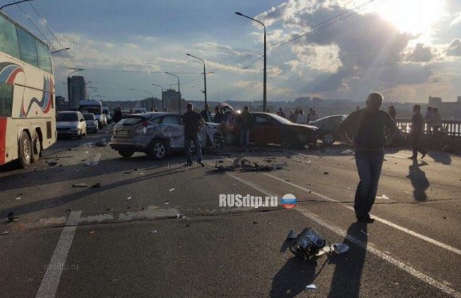10 автомобилей столкнулись на Новом мосту в Днепре