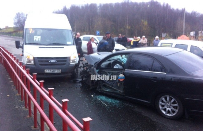 В Мурманске пьяный водитель разбил две машины и врезался в маршрутку