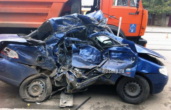 В Ростове-на-Дону автомобиль столкнулся с автобусом. Погиб человек