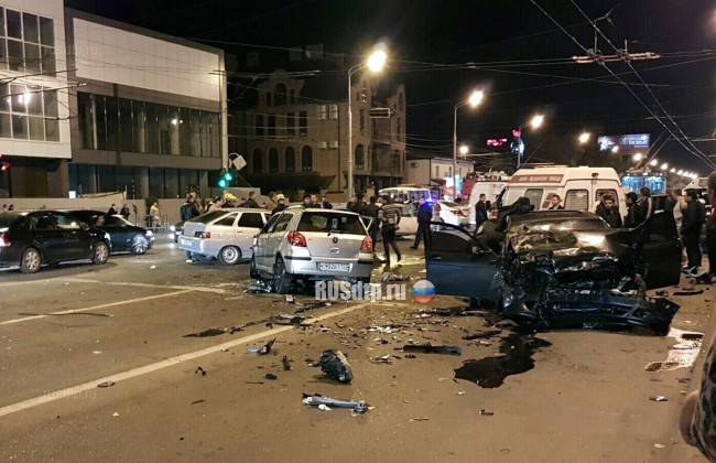 Водитель BMW устроил массовое ДТП на улице Мачуги в Краснодаре