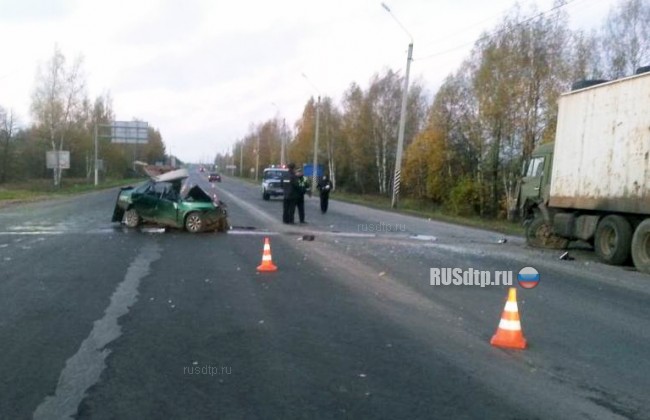 24-летний водитель «убился» об КАМАЗ на Волгореченском шоссе в Костроме