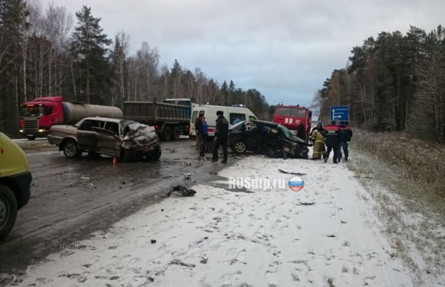 Два человека погибли в ДТП на подъезде к Екатеринбургу
