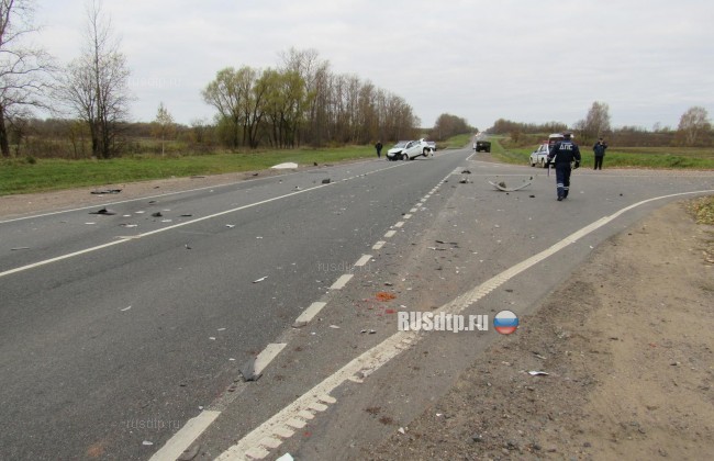 «Солярис» столкнулся с грузовиком на трассе «Балтия» в Ржевском районе