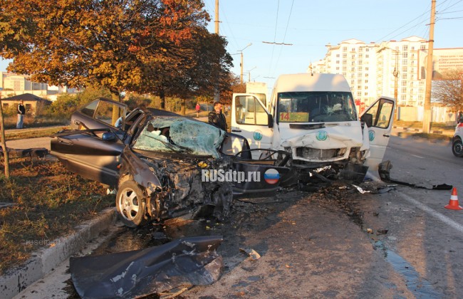 Один человек погиб и 14 пострадали в ДТП с микроавтобусом в Севастополе