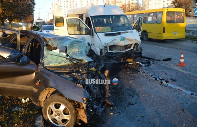 Один человек погиб и 14 пострадали в ДТП с микроавтобусом в Севастополе