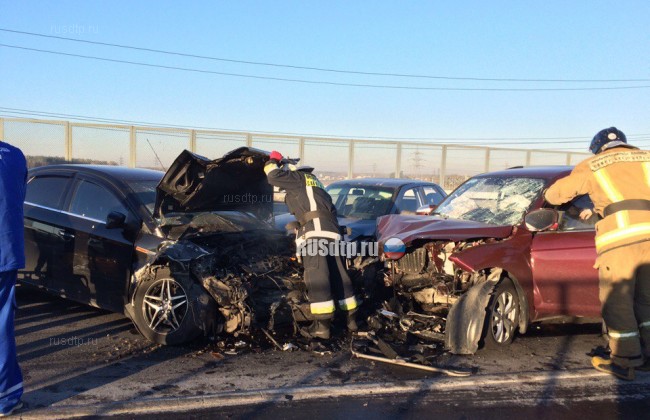 Семь автомобилей столкнулись на Красносельском шоссе