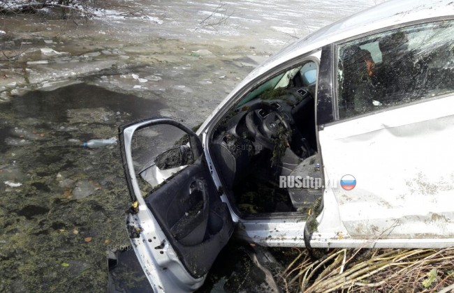 На Серовском тракте водитель \&#187;Фольксвагена\&#187; погиб, опрокинувшись в кювет с водой