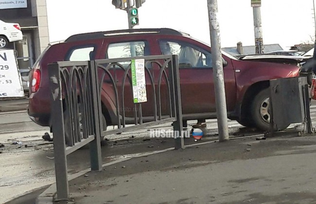 «Золотой» BMW попал в ДТП в Магнитогорске