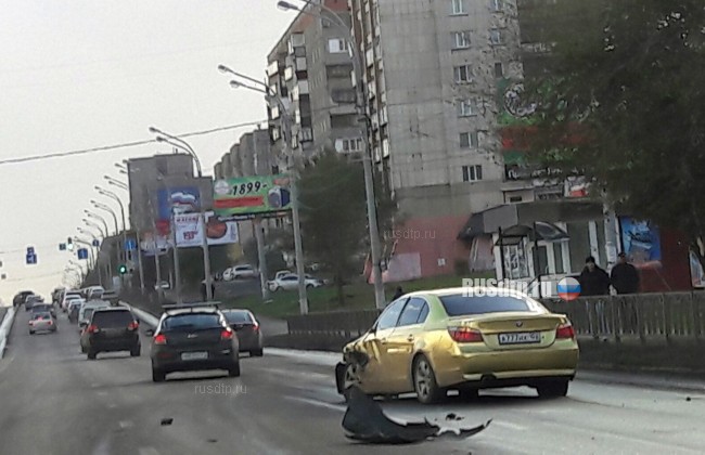 «Золотой» BMW попал в ДТП в Магнитогорске