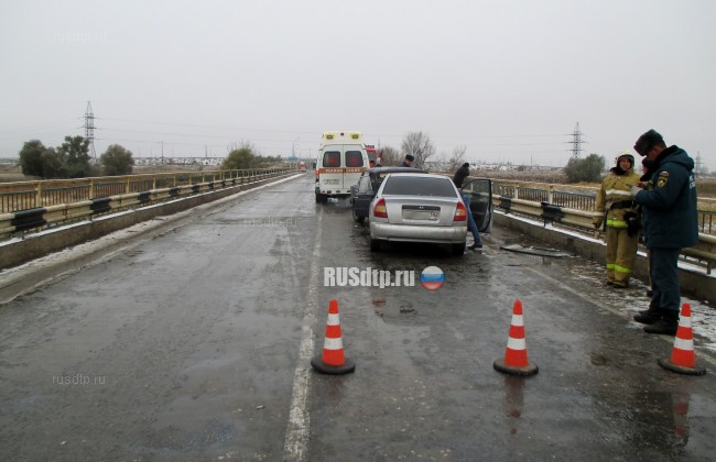 Шестеро пострадали в лобовом столкновении автомобилей под Астраханью
