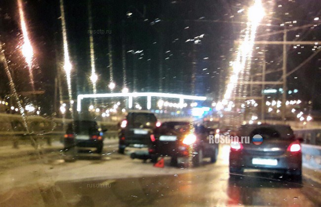 15 автомобилей и два троллейбуса столкнулись на Гагаринском мосту в Калуге