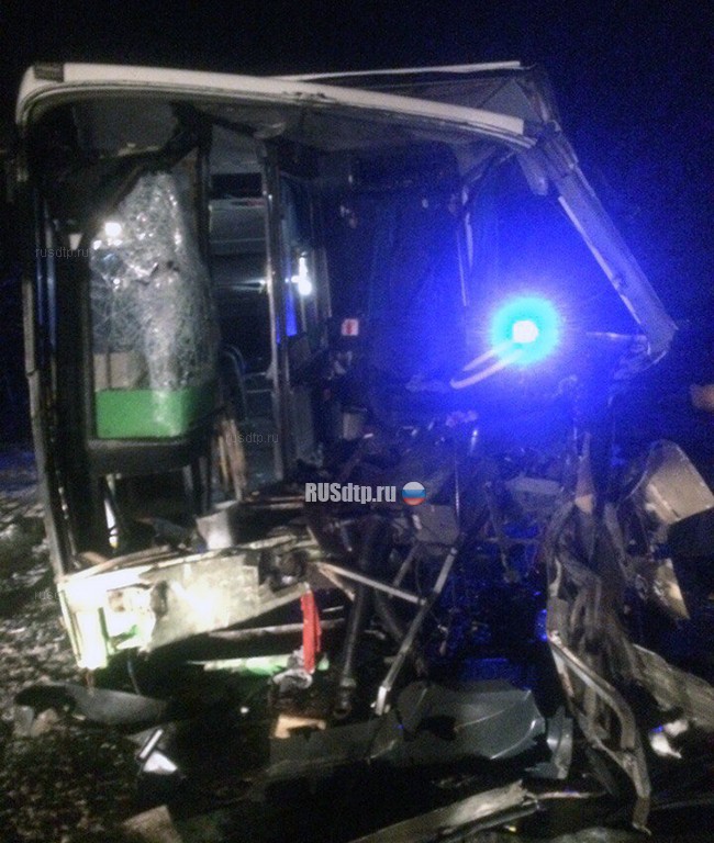 На трассе «Нарва» в ДТП с участием автобуса и фуры пострадали 7 человек