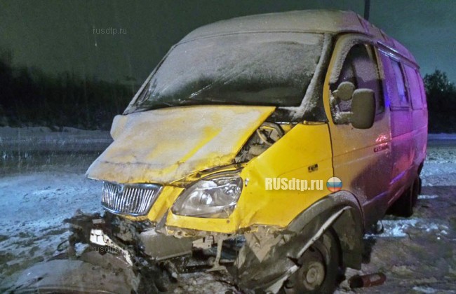 ВИДЕО: в Екатеринбурге женщина на «Киа» врезалась в «маршрутку»