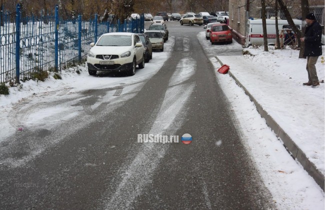 В Чебоксарах девочка попала под колеса машины, катаясь на ледянках