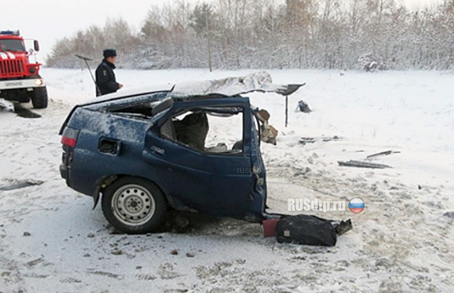 В Самарской области «Ладу» разломило пополам от столкновения с фурой