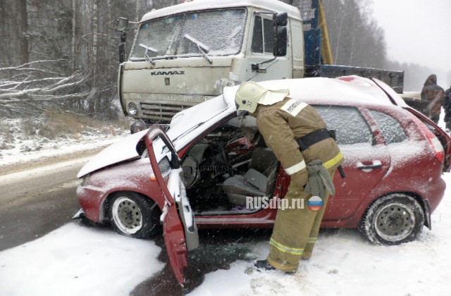Женщина погибла, врезавшись в КАМАЗ на автодороге Ярославль &#8212; Углич