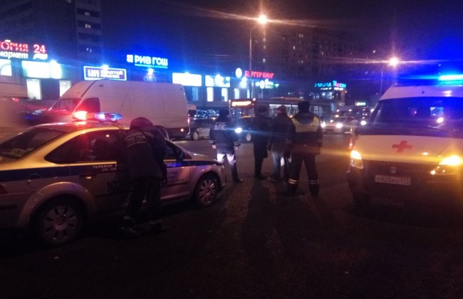 В Москве водитель маршрутки потерял сознание и сбил 5 человек на остановке