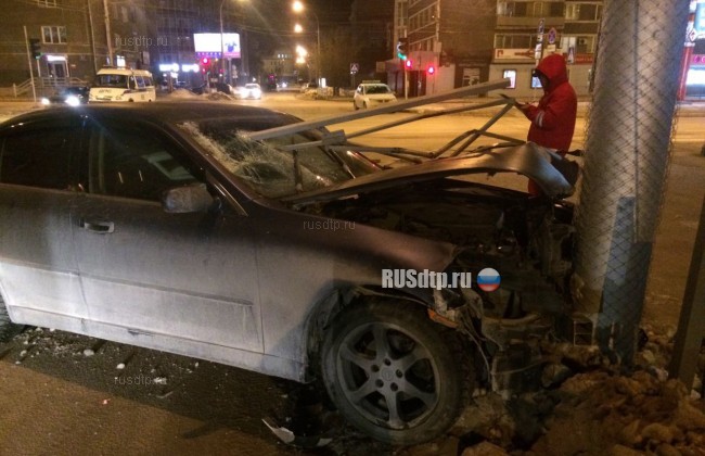 Водителю едва не срезало голову в результате ДТП в Новосибирске