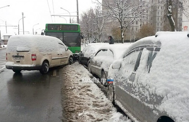 В Минске потерявший сознание водитель  автобуса помял 7 машин