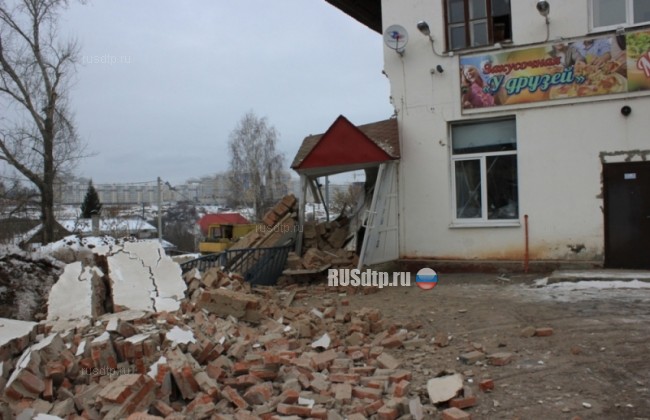 В Чебоксарах регистратор заснял обрушение здания