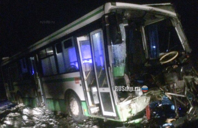 На трассе «Нарва» в ДТП с участием автобуса и фуры пострадали 7 человек