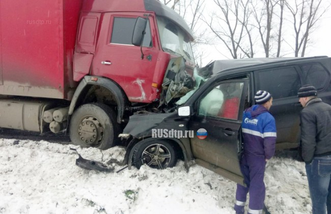 «Nissan X-Trail» и КАМАЗ лоб в лоб столкнулись на трассе Орел-Брянск