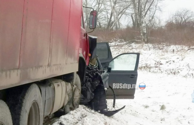 «Nissan X-Trail» и КАМАЗ лоб в лоб столкнулись на трассе Орел-Брянск