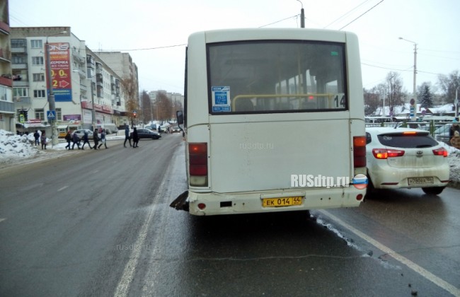 В Костроме водитель удирал от полицейских и устроил массовое ДТП