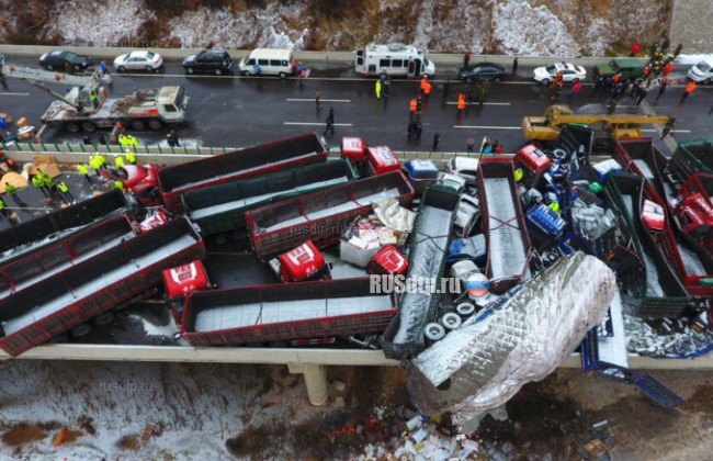 В Китае в массовом ДТП с участием 56 автомобилей погибли 17 человек
