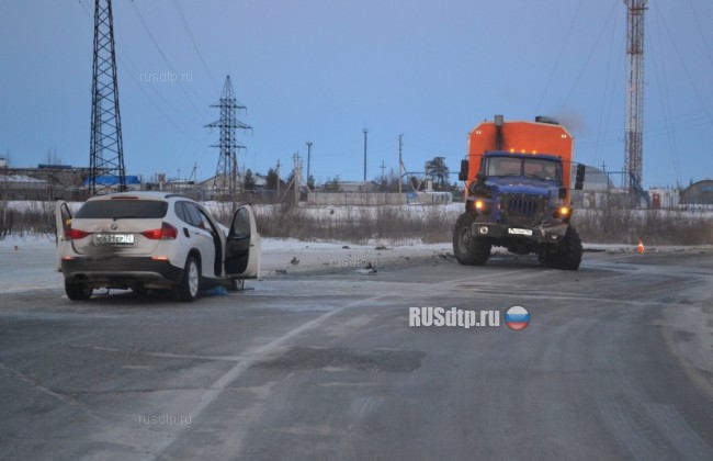 BMW и Урал столкнулись на трассе \&#187;Сургут-Салехард\&#187;. Погиб водитель
