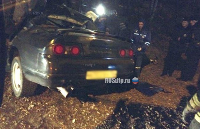 В Воронеже Nissan Skyline влетел в дерево. Погиб пассажир