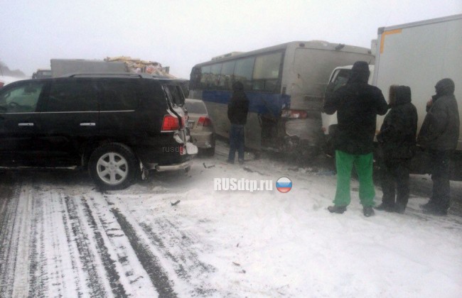 Более 10 автомобилей и автобус столкнулись на Чуйском тракте