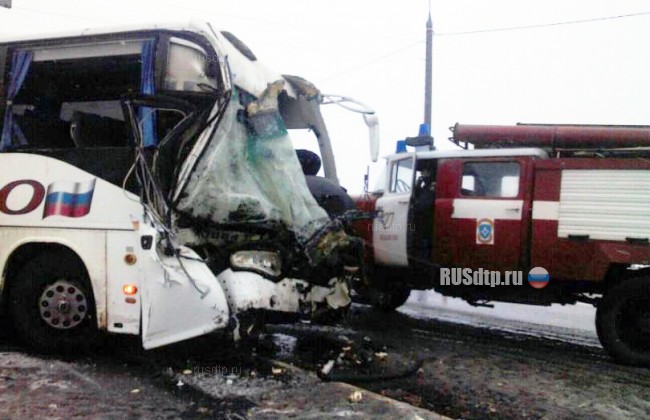 Пассажирский автобус столкнулся с фурой на трассе М-1 в Смоленской области