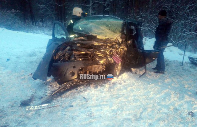 На подъезде к Екатеринбургу водитель «Ниссана» убил двух человек, врезавшись в «Renault Sandero»