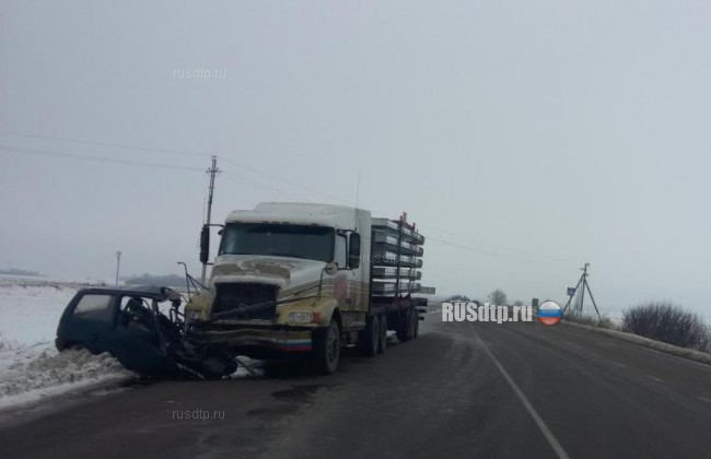 60-летний водитель погиб под грузовиком в Белгородской области