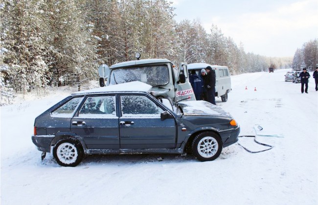 На Урале в ДТП с машиной скорой помощи погибла женщина