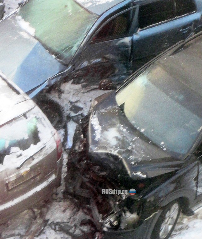 В Самаре пьяный водитель разбил 8 машин во дворе