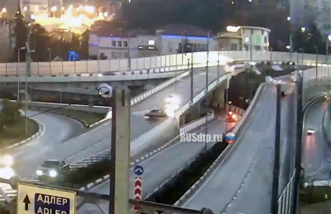 ВИДЕО: 8 автомобилей столкнулись на дублере Курортного проспекта в Сочи