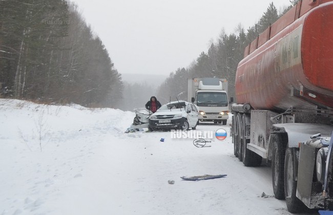 Семья погибла в ДТП с бензовозом в Иркутской области