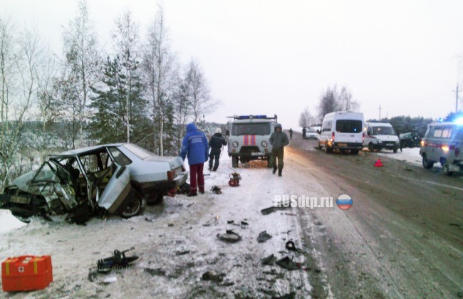 В Удмуртии в ДТП с участием маршрутки и двух автомобилей погиб человек