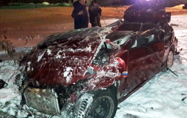 В Ельце водитель и пассажирка BMW погибли, врезавшись в стену