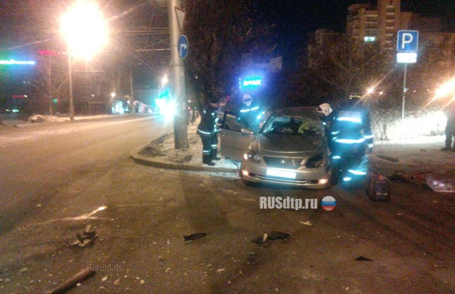 В Иркутске женщина за рулем врезалась в погрузчик. Погибла пассажирка