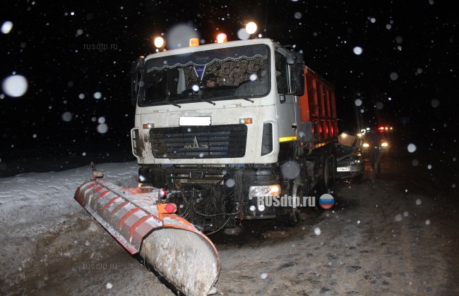 В Ивановской области молодой водитель погиб, врезавшись в снегоуборочную машину