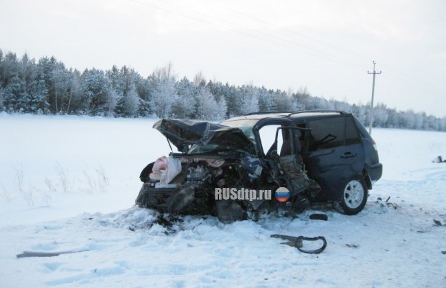 Двое погибли при столкновении трех автомобилей в Татарстане