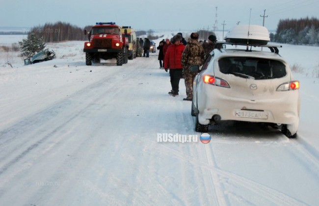 Двое погибли при столкновении трех автомобилей в Татарстане